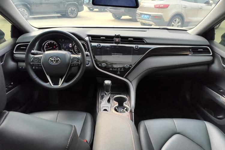 Used Toyota Camry 2019 2.0G Luxury Edition China VI Standard Center Console