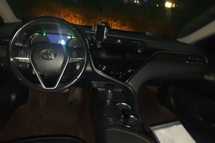Used Toyota Camry 2019 2.0G Luxury Edition China VI Standard Center Console