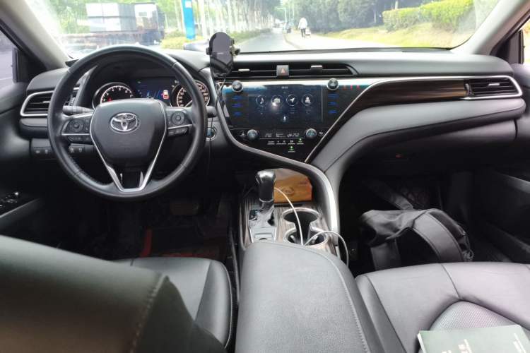 Used Toyota Camry 2019 Revised Version 2.0G Luxury Edition Center Console