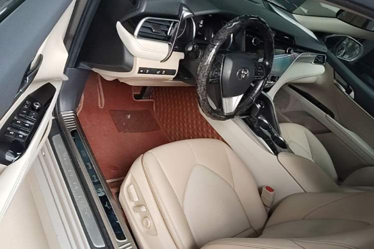 Used Toyota Camry 2019 Dual-Engine 2.5 HG Luxury Edition China VI Standard Driver Seat