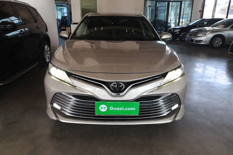 Used Toyota Camry 2019 Revised Version 2.0G Luxury Edition Front