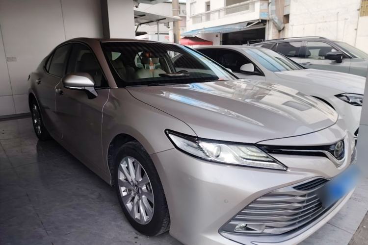 Used Toyota Camry 2019 Revised Version 2.0G Luxury Edition Front Right 45 Deg