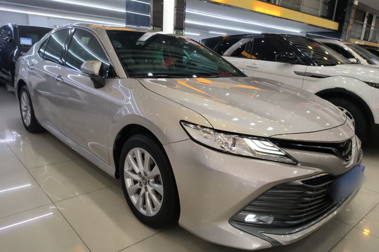 Used Toyota Camry 2019 2.0G Luxury Edition China VI Standard Front Right 45 Deg