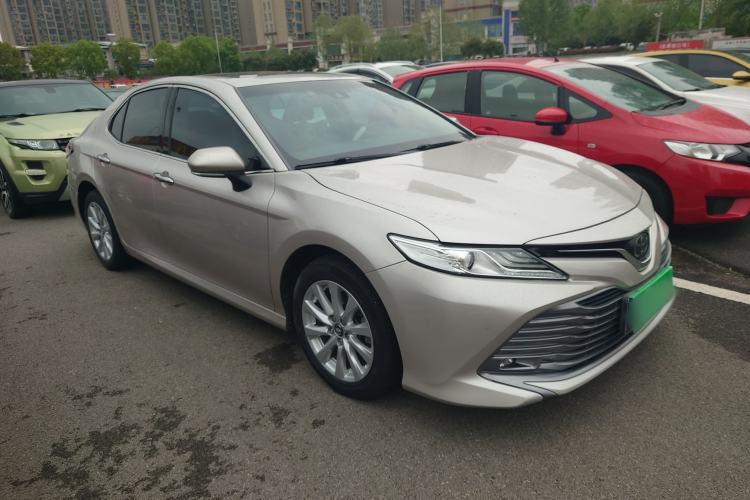 Used Toyota Camry 2019 Revised Version 2.0G Luxury Edition Front Right 45 Deg