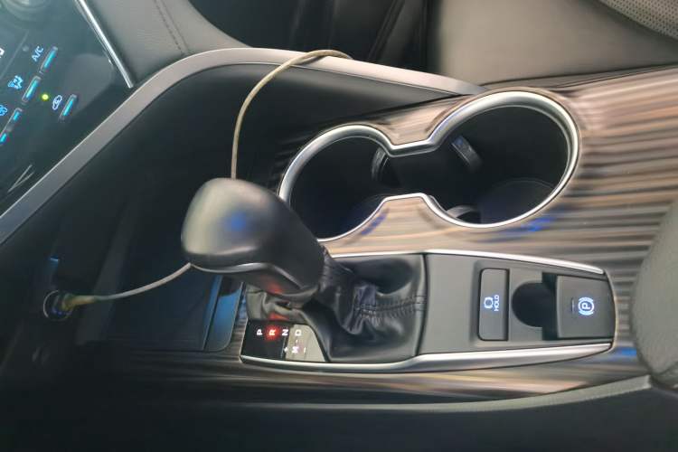 Used Toyota Camry 2019 Revised Version 2.0G Luxury Edition Gear Lever