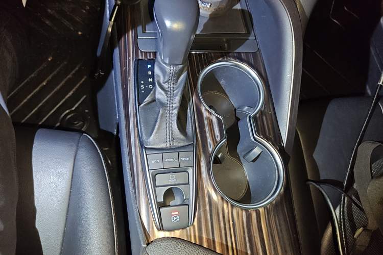 Used Toyota Camry 2019 2.5G Luxury Edition China VI Standard Gear Lever