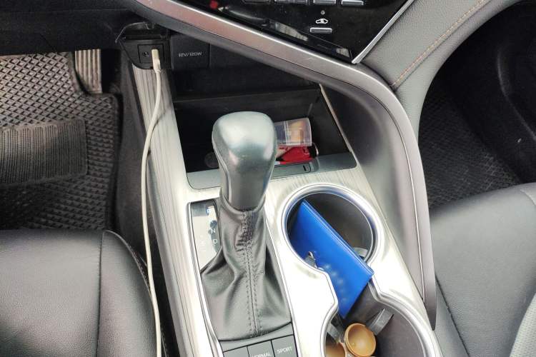 Used Toyota Camry 2019 Revised Version Dual-Engine 2.5 HG Luxury Edition Gear Lever