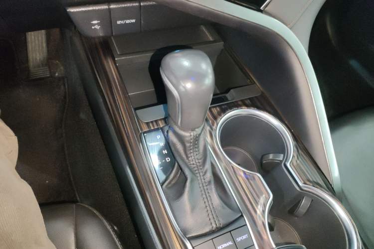 Used Toyota Camry 2019 2.5G Luxury Edition China VI Standard Gear Lever