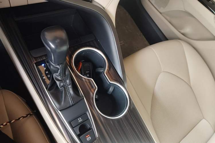 Used Toyota Camry 2019 Revised Version 2.0G Luxury Edition Gear Lever