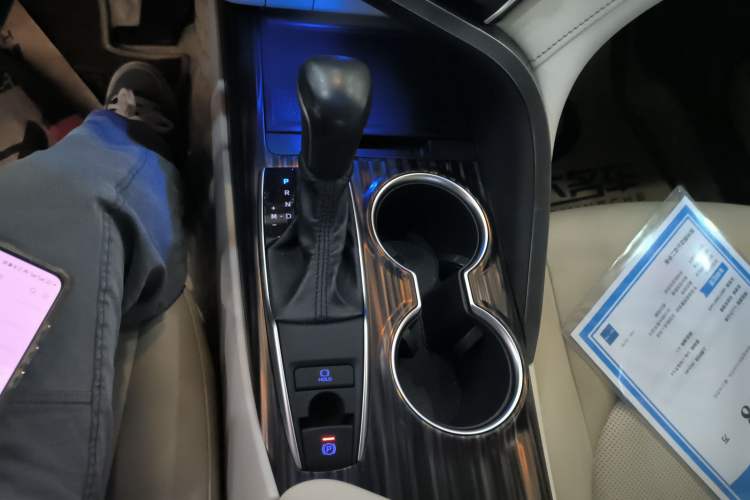 Used Toyota Camry 2019 2.0G Luxury Edition China VI Standard Gear Lever