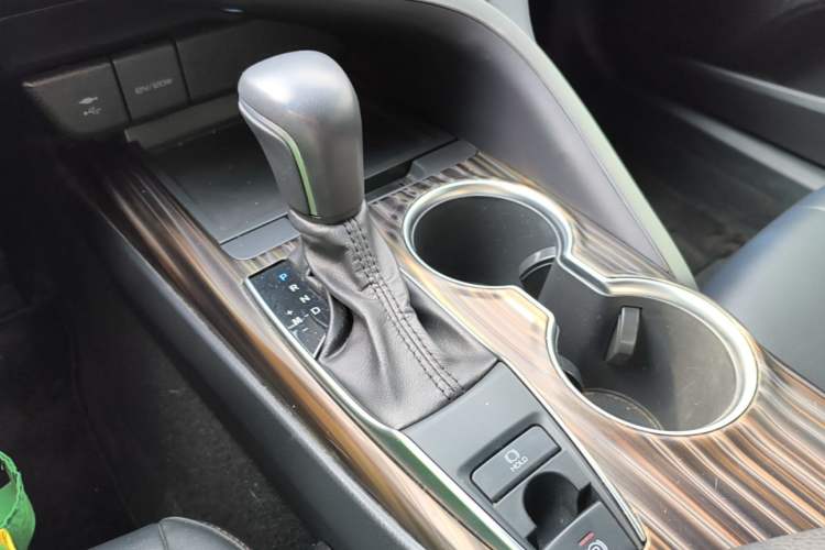 Used Toyota Camry 2019 2.0G Luxury Edition China VI Standard Gear Lever