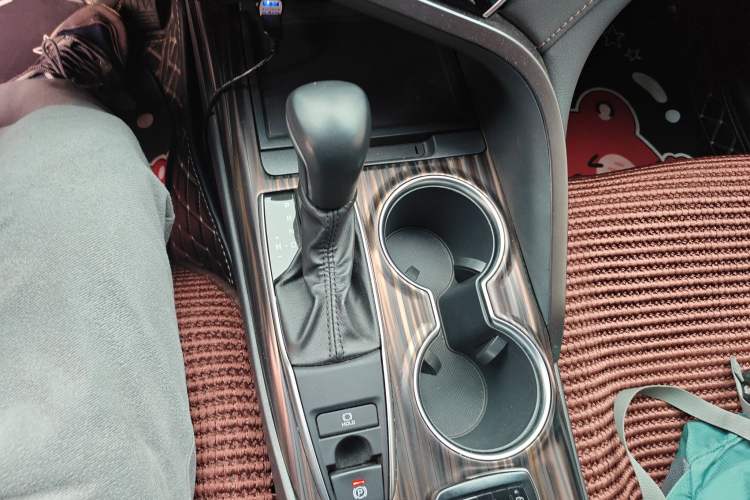 Used Toyota Camry 2019 Revised Version 2.0G Luxury Edition Gear Lever