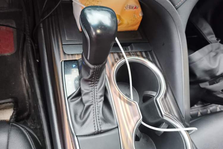 Used Toyota Camry 2019 Revised Version 2.0G Luxury Edition Gear Lever