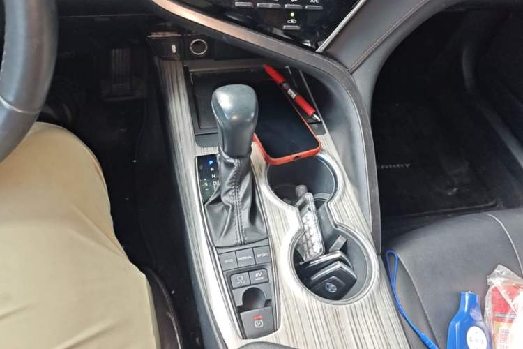 Used Toyota Camry 2019 Revised Version Dual-Engine 2.5 HG Luxury Edition Gear Lever