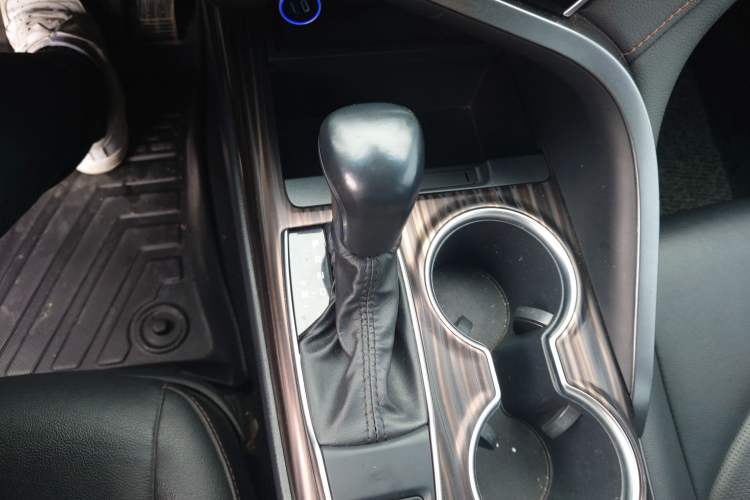 Used Toyota Camry 2019 Revised Version 2.0G Luxury Edition Gear Lever