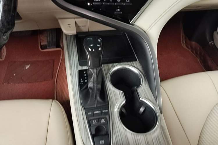 Used Toyota Camry 2019 Dual-Engine 2.5 HG Luxury Edition China VI Standard Gear Lever