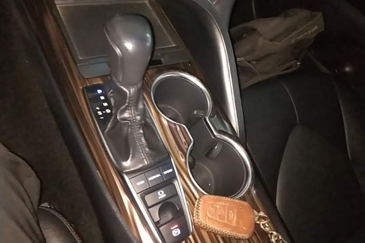 Used Toyota Camry 2019 Revised Version 2.5G Luxury Edition Gear Lever