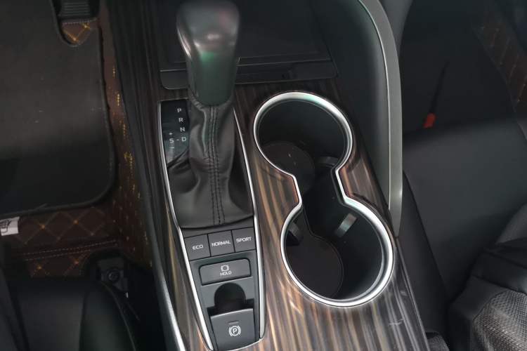 Used Toyota Camry 2019 2.5G Luxury Edition China VI Standard Gear Lever