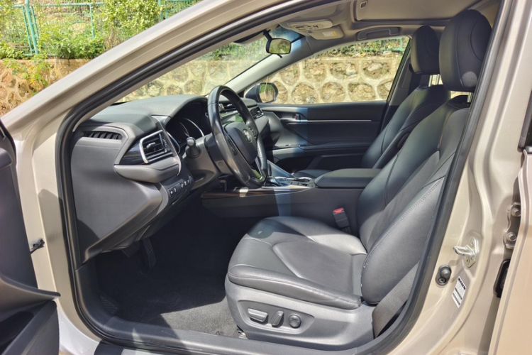 Used Toyota Camry 2019 2.0G Luxury Edition China VI Standard Interior 2