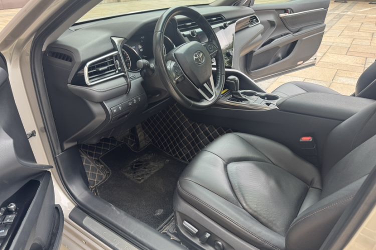 Used Toyota Camry 2019 2.0G Luxury Edition China VI Standard Interior 3