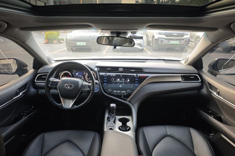 Used Toyota Camry 2019 Revised Version Dual-Engine 2.5 HG Luxury Edition Interior 4