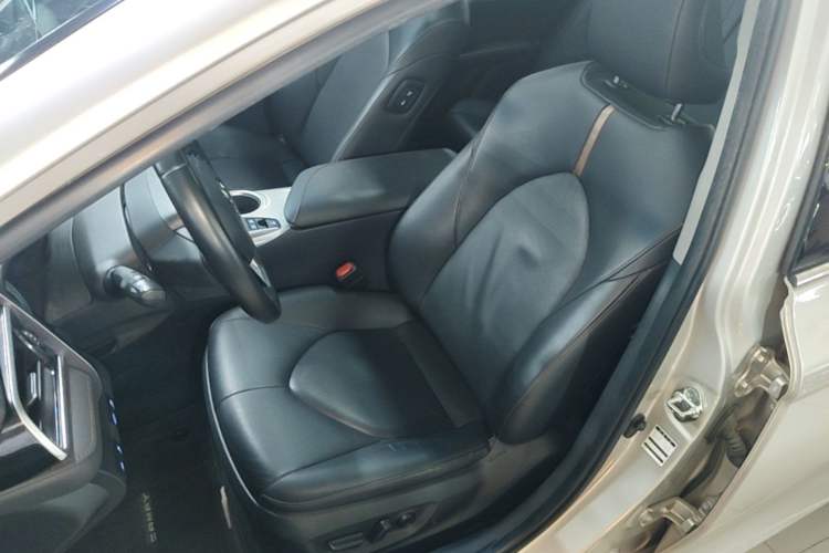 Used Toyota Camry 2019 Dual-Engine 2.5 HG Luxury Edition China VI Standard Left Front Seat