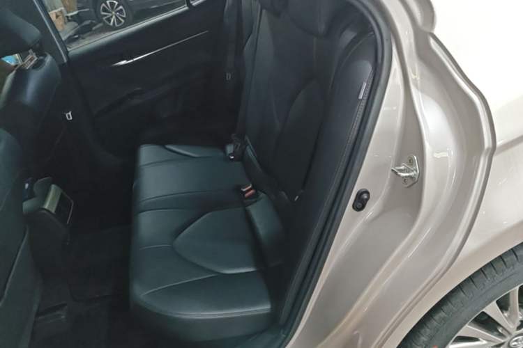 Used Toyota Camry 2019 Revised Version Dual-Engine 2.5 HG Luxury Edition Left Rear Seat