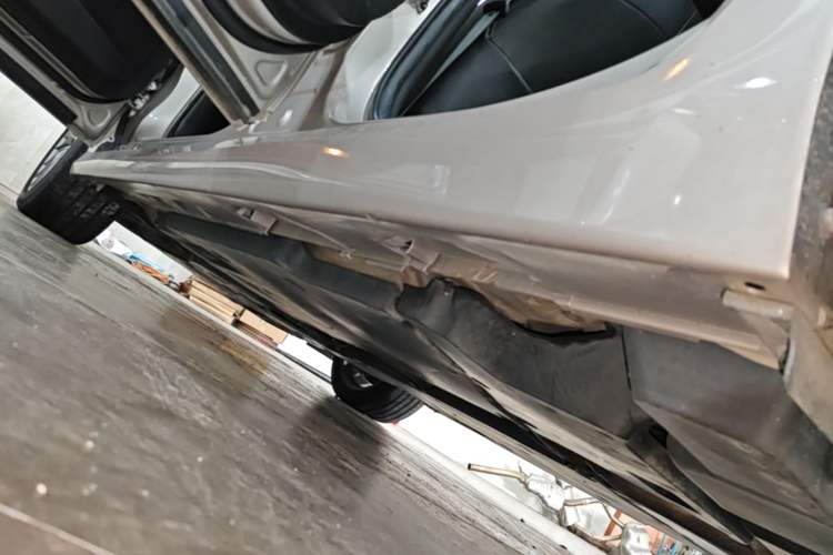 Used Toyota Camry 2019 Revised Version Dual-Engine 2.5 HG Luxury Edition Left Side Sill