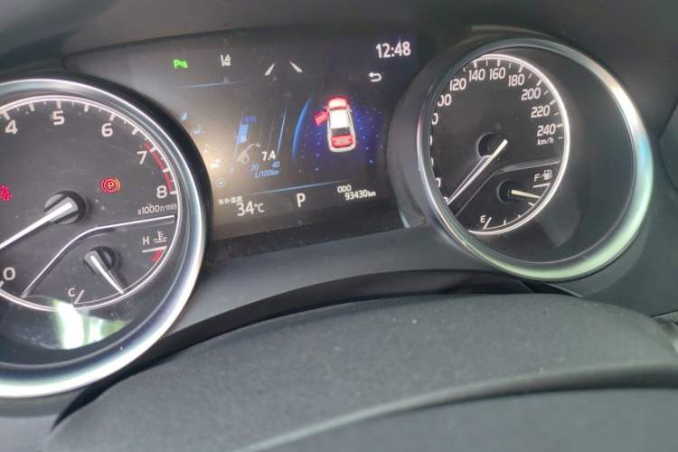 Used Toyota Camry 2019 Revised Version 2.5G Luxury Edition Odometer Close Up