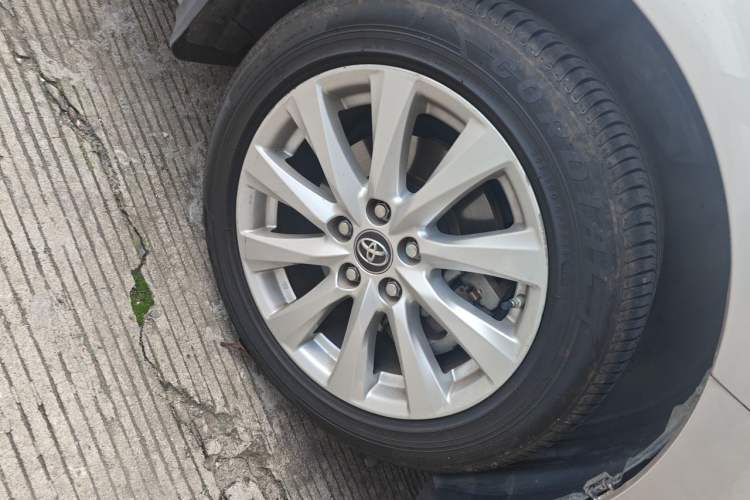 Used Toyota Camry 2019 Revised Version 2.0G Luxury Edition Right Front Wheel Hub