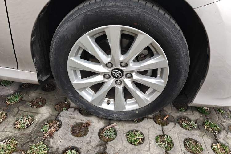 Used Toyota Camry 2019 Revised Version 2.0G Luxury Edition Right Front Wheel Hub