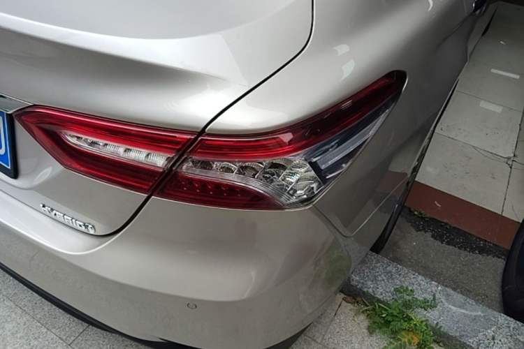 Used Toyota Camry 2019 Dual-Engine 2.5 HG Luxury Edition China VI Standard Right Rear Taillight