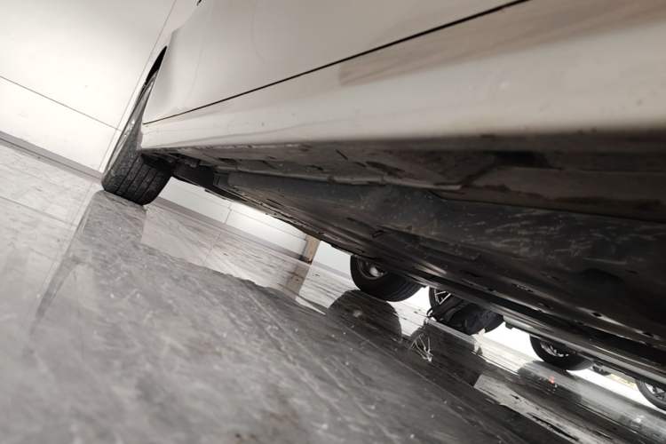 Used Toyota Camry 2019 Revised Version 2.0G Luxury Edition Right Side Sill