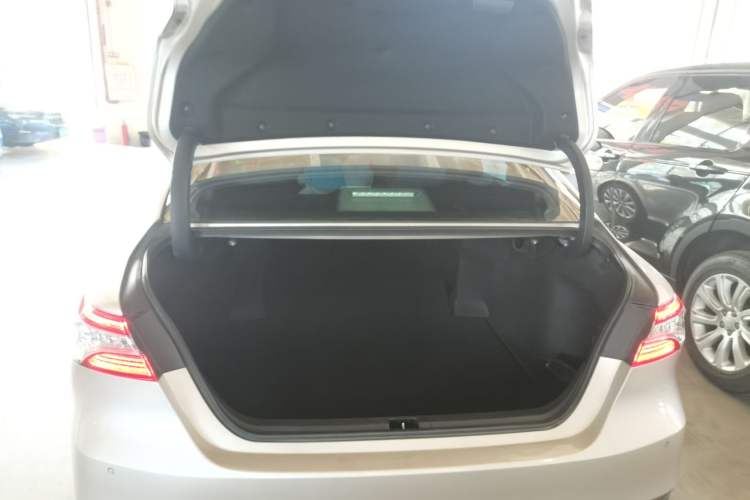 Used Toyota Camry 2019 Revised Version 2.0G Luxury Edition Trunk