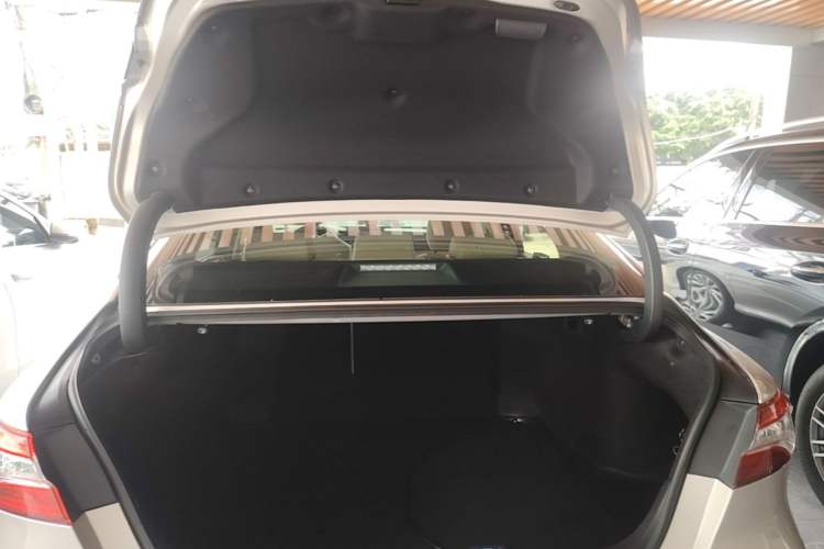Used Toyota Camry 2019 Revised Version 2.0G Luxury Edition Trunk