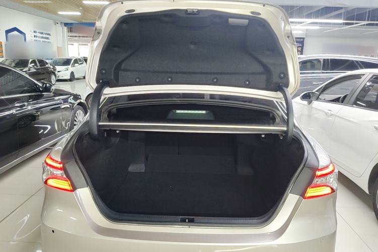Used Toyota Camry 2019 Dual-Engine 2.5 HG Luxury Edition China VI Standard Trunk