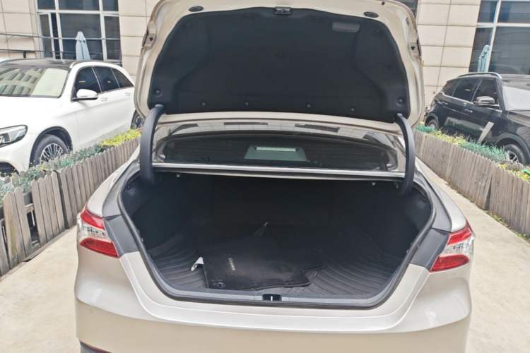 Used Toyota Camry 2019 2.5G Luxury Edition China VI Standard Trunk
