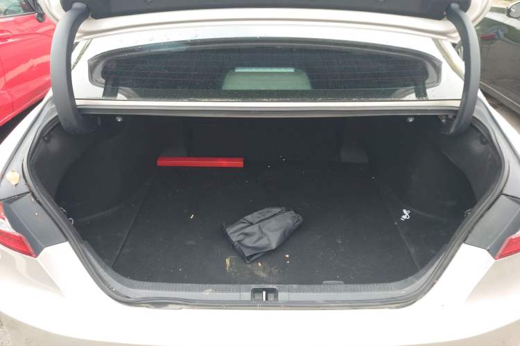 Used Toyota Camry 2019 Revised Version 2.0G Luxury Edition Trunk