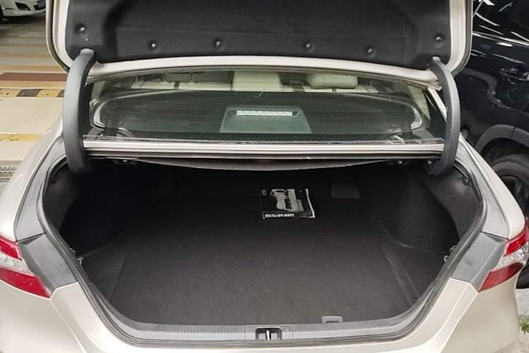 Used Toyota Camry 2019 Dual-Engine 2.5 HG Luxury Edition China VI Standard Trunk