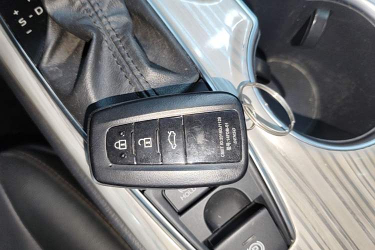 Used Toyota Camry 2019 Dual-Engine 2.5 HG Luxury Edition China VI Standard Vehicle Key