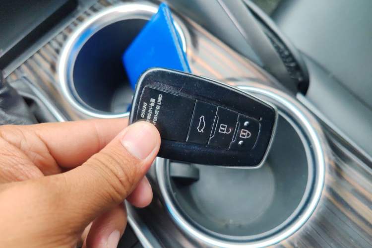 Used Toyota Camry 2019 2.5G Luxury Edition China VI Standard Vehicle Key