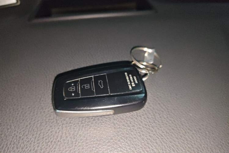 Used Toyota Camry 2019 Dual-Engine 2.5 HG Luxury Edition China VI Standard Vehicle Key