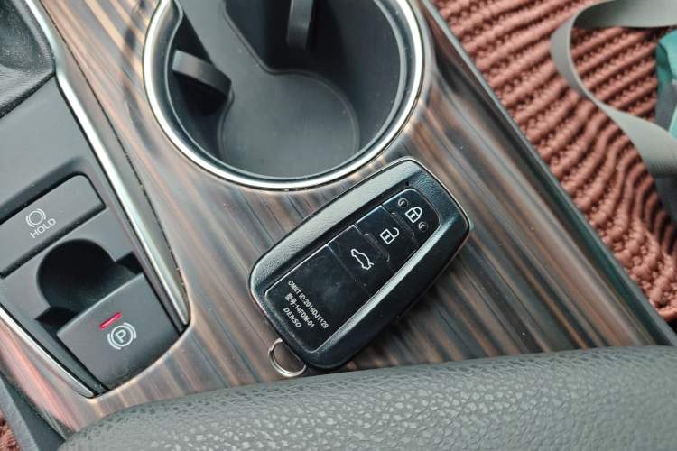 Used Toyota Camry 2019 Revised Version 2.0G Luxury Edition Vehicle Key