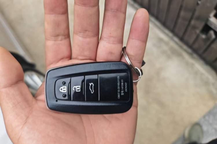 Used Toyota Camry 2019 2.5G Luxury Edition China VI Standard Vehicle Key