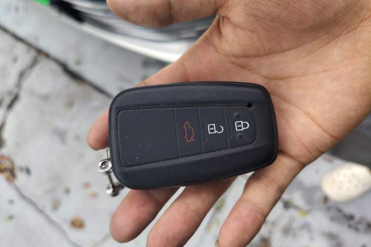 Used Toyota Camry 2019 2.5G Luxury Edition China VI Standard Vehicle Key