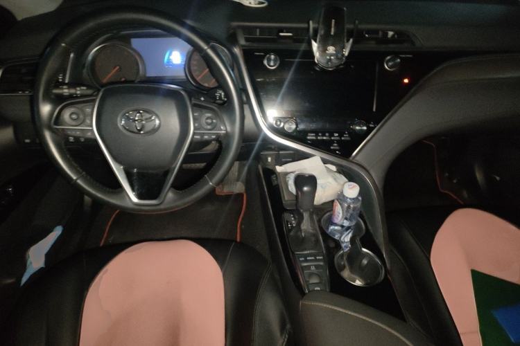 Used Toyota Camry 2019 2.0S FENGSHANG Version China VI Standard Center Console