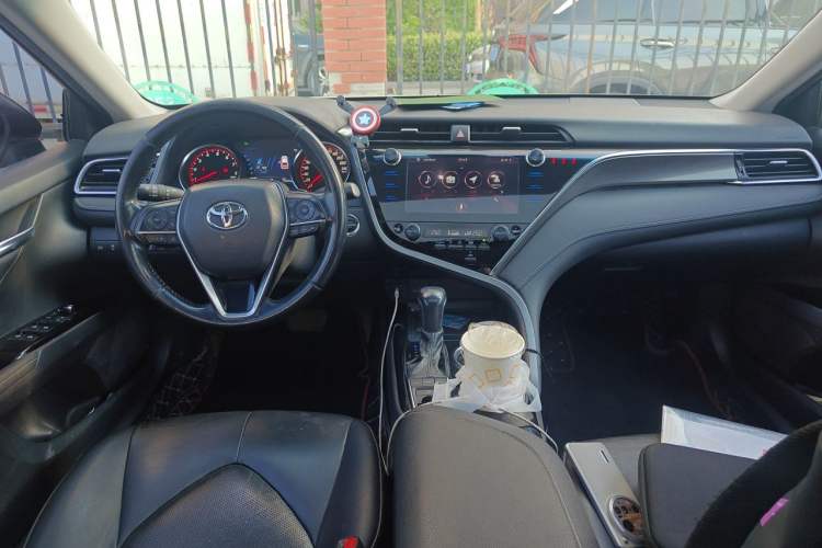 Used Toyota Camry 2019 2.5S FENGSHANG Version China VI Standard Center Console