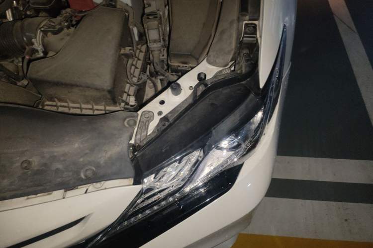 Used Toyota Camry 2019 2.0S FENGSHANG Version China VI Standard Engine Bay Left