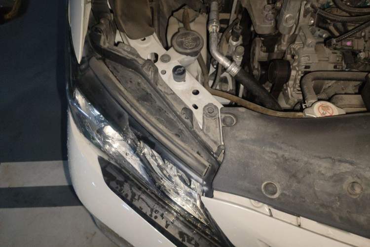 Used Toyota Camry 2019 2.0S FENGSHANG Version China VI Standard Engine Bay Right