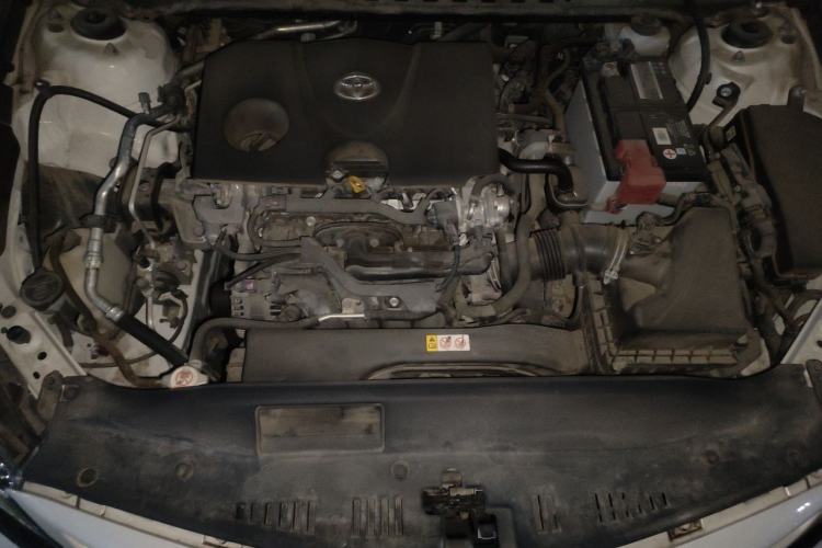 Used Toyota Camry 2019 2.0S FENGSHANG Version China VI Standard Engine Bay